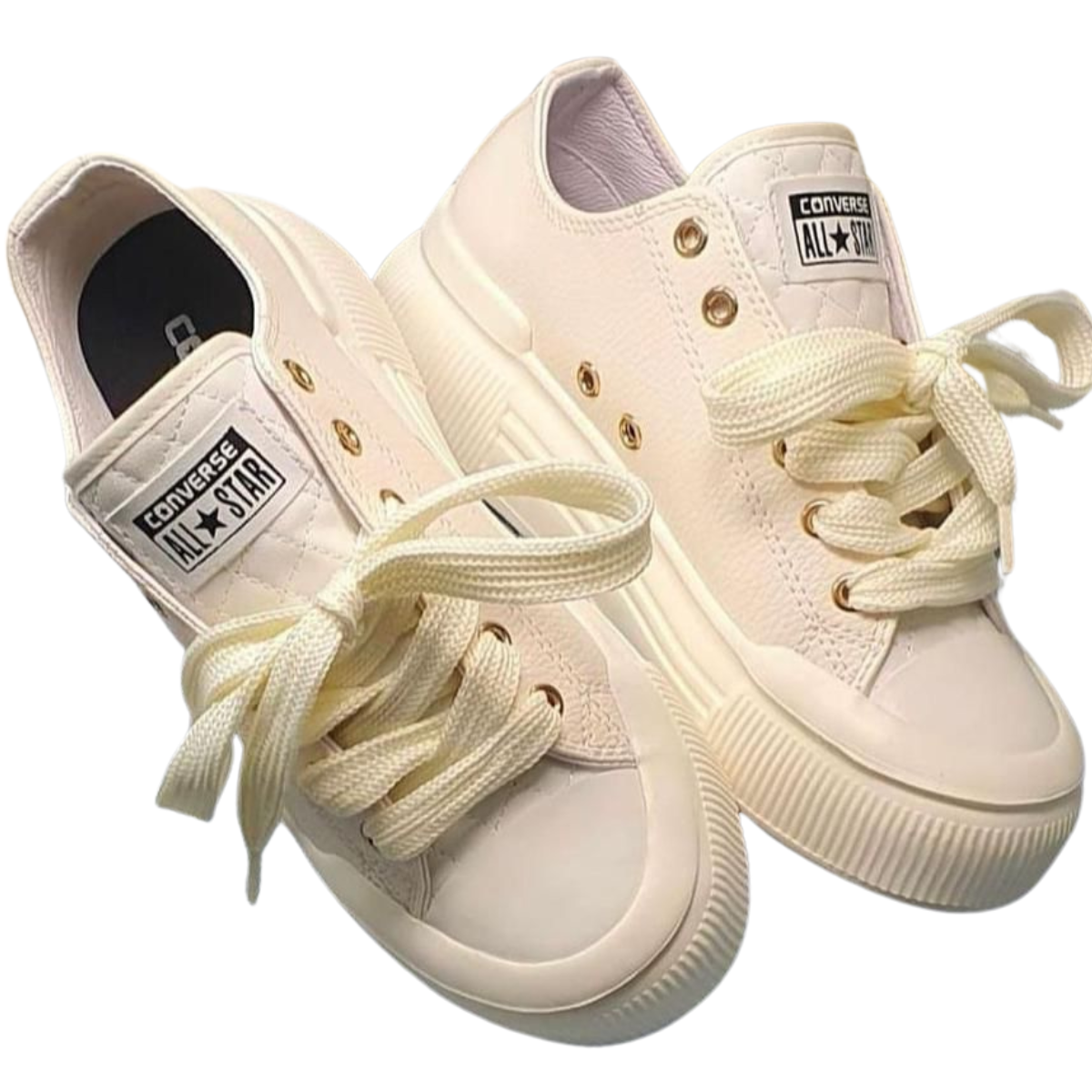 Converse Zapatillas Mujer: Estilo y Comodidad en Cada Paso Si estás buscando CONVERSE ZAPATILLAS MUJER para completar tu look con estilo y comodidad, has llegado al lugar correcto. En Onlineshoppingcenterg, te ofrecemos una amplia selección de zapatillas Converse para mujer, con diseños clásicos y modernos que se adaptan a cualquier ocasión. Sigue leyendo para descubrir por qué las Converse zapatillas mujer son la mejor elección y cómo encontrar el par perfecto.  ¿Por qué Comprar Converse Zapatillas Mujer? Las zapatillas Converse para mujer son conocidas por su estilo icónico y su versatilidad. Tanto si buscas un par para tu día a día como para ocasiones especiales, Converse zapatillas mujer te ofrecen una combinación perfecta de comodidad y diseño.  Variedad de Estilos En Onlineshoppingcenterg, encontrarás una amplia gama de modelos, desde las clásicas Converse negras plataforma hasta las elegantes Converse plataforma blancas. Si buscas algo diferente, también tenemos opciones como las Converse rosas o las populares Converse negras plataforma, ideales para cualquier tipo de look.  Comodidad Todo el Día Las Converse zapatillas mujer no solo destacan por su diseño, sino también por su comodidad. Gracias a sus suelas acolchadas y su ajuste perfecto, puedes llevarlas todo el día sin problemas. Ya sea que optes por los clásicos tenis Converse para mujer o las modernas Converse plataforma, te asegurarás de caminar con estilo y confort.